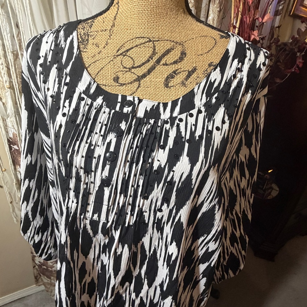Maggie Barnes Black and White Patterned Blouse